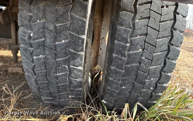 image for item FB0569 1996 GMC C6 tow truck