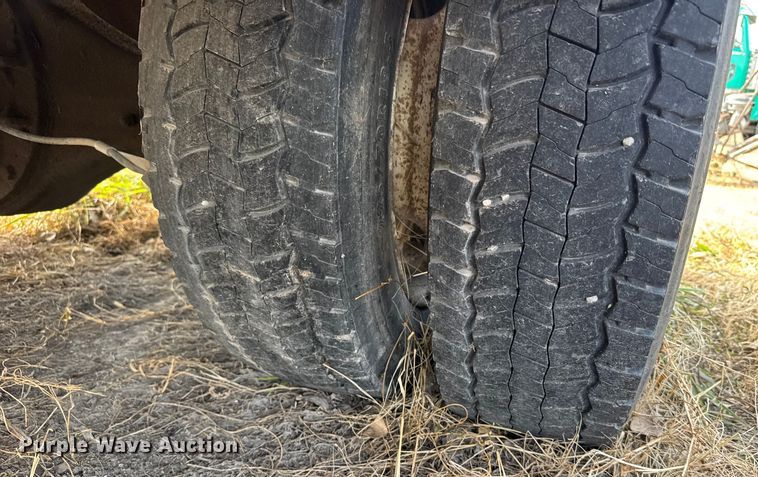 image for item FB0569 1996 GMC C6 tow truck