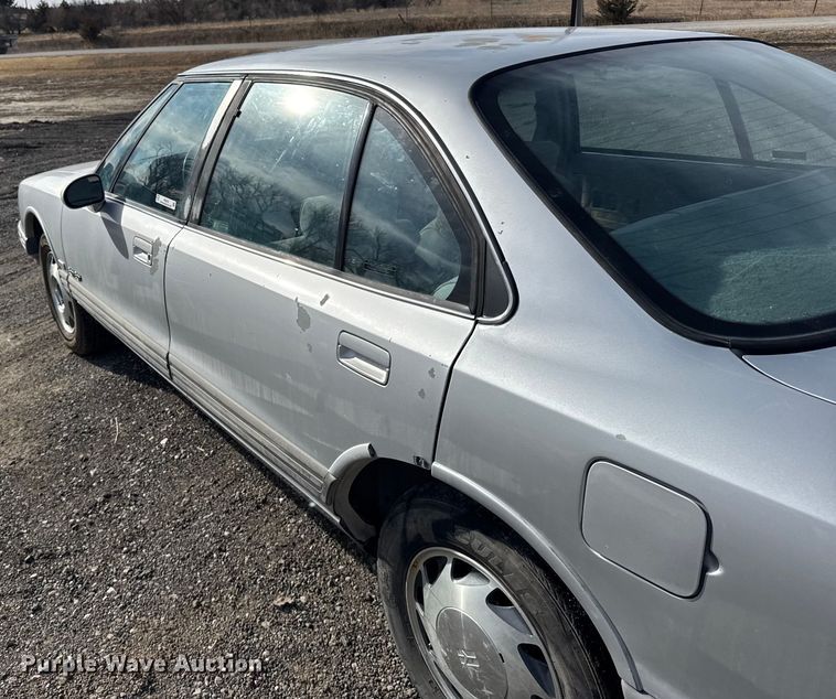 image for item FB0570 1992 Oldsmobile Royale 