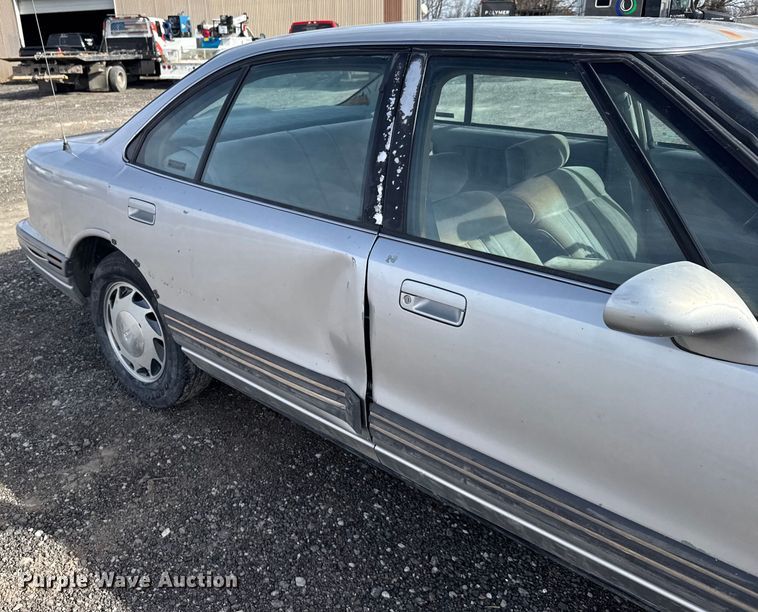 image for item FB0570 1992 Oldsmobile Royale 