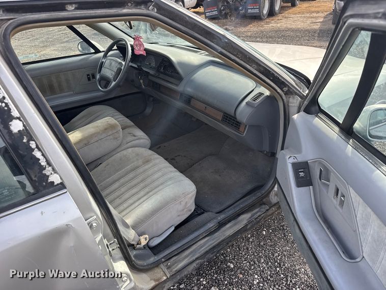 image for item FB0570 1992 Oldsmobile Royale 