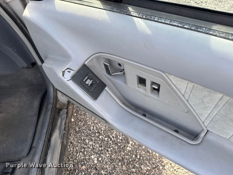 image for item FB0570 1992 Oldsmobile Royale 