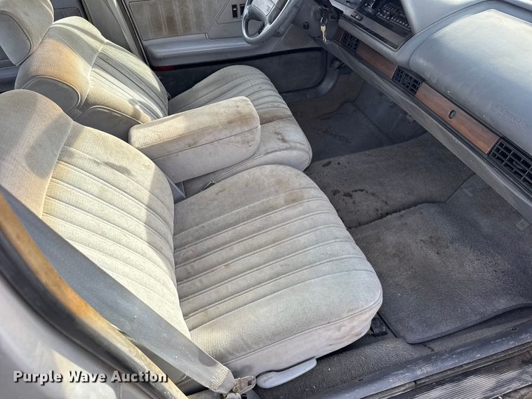 image for item FB0570 1992 Oldsmobile Royale 