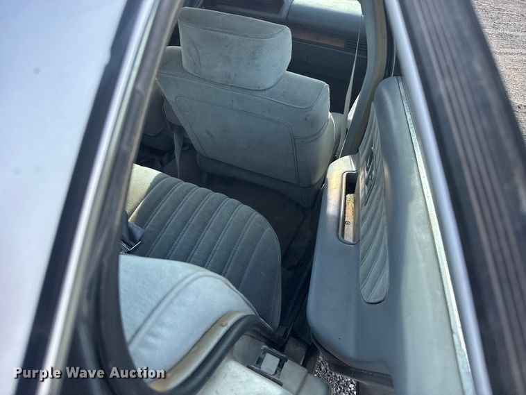 image for item FB0570 1992 Oldsmobile Royale 