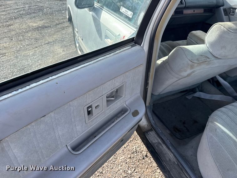 image for item FB0570 1992 Oldsmobile Royale 