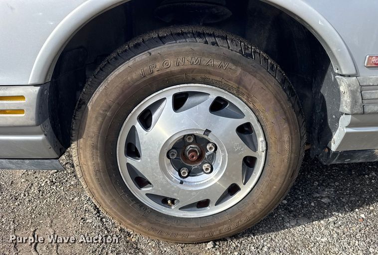 image for item FB0570 1992 Oldsmobile Royale 