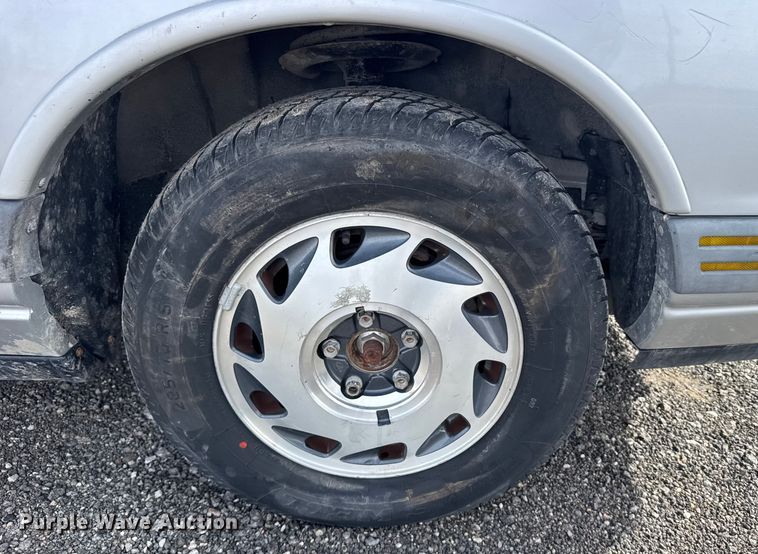 image for item FB0570 1992 Oldsmobile Royale 