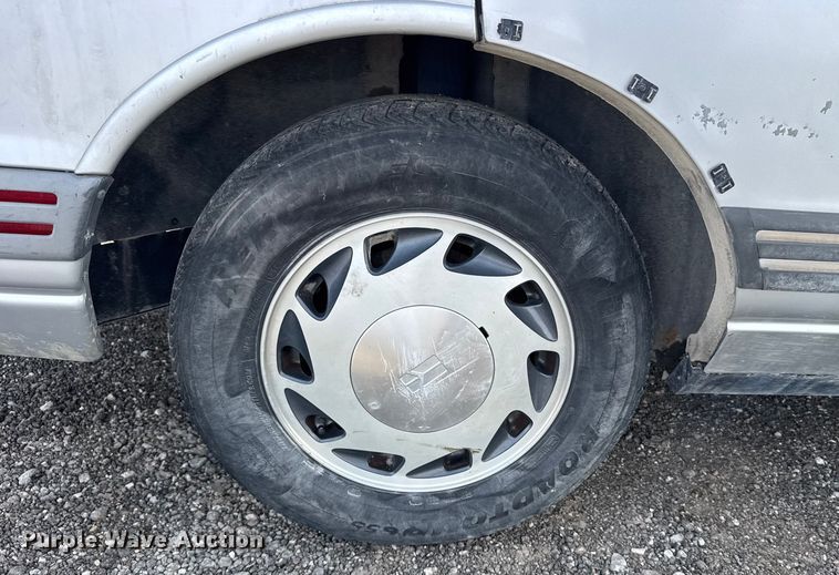 image for item FB0570 1992 Oldsmobile Royale 