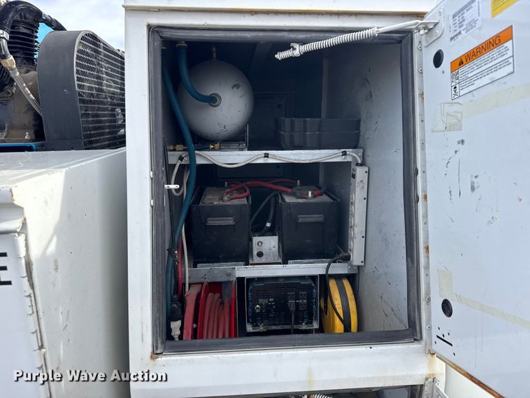 image for item FB0571 2017 Ford F550 utility / service truck