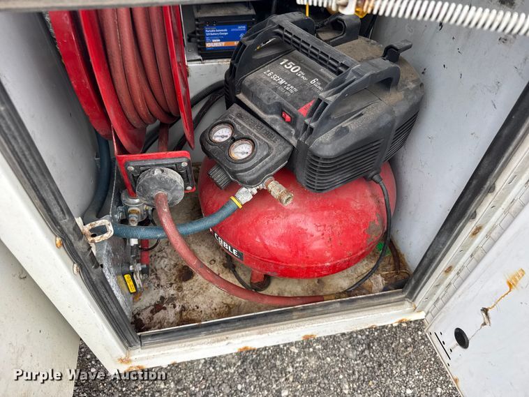 image for item FB0571 2017 Ford F550 utility / service truck