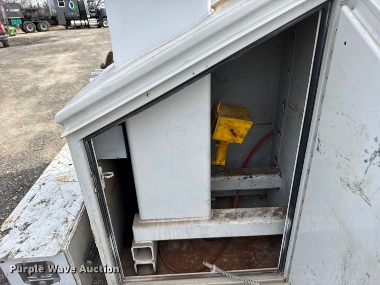 image for item FB0571 2017 Ford F550 utility / service truck