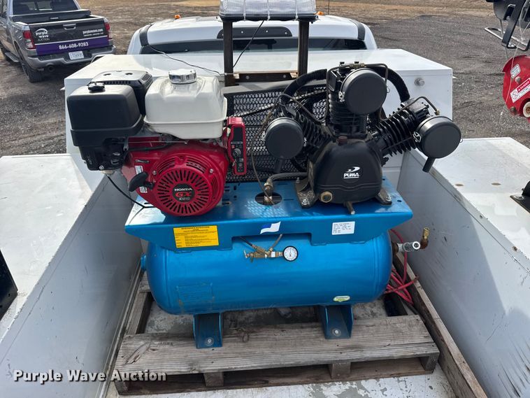 image for item FB0571 2017 Ford F550 utility / service truck