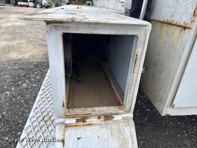 image for item FB0571 2017 Ford F550 utility / service truck