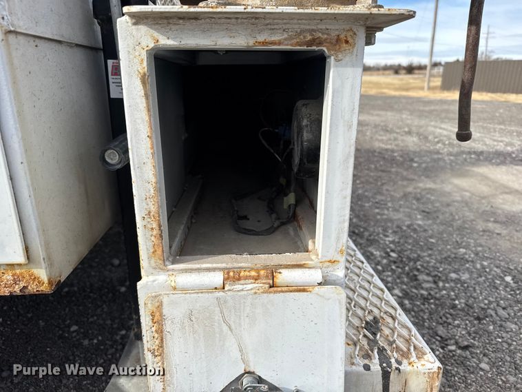 image for item FB0571 2017 Ford F550 utility / service truck