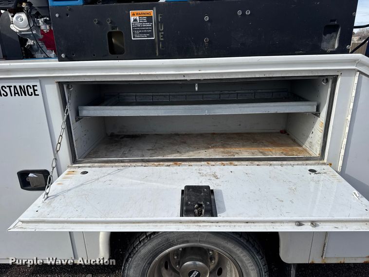 image for item FB0571 2017 Ford F550 utility / service truck