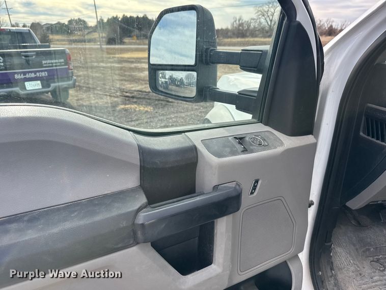 image for item FB0571 2017 Ford F550 utility / service truck