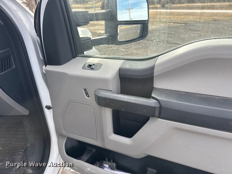 image for item FB0571 2017 Ford F550 utility / service truck