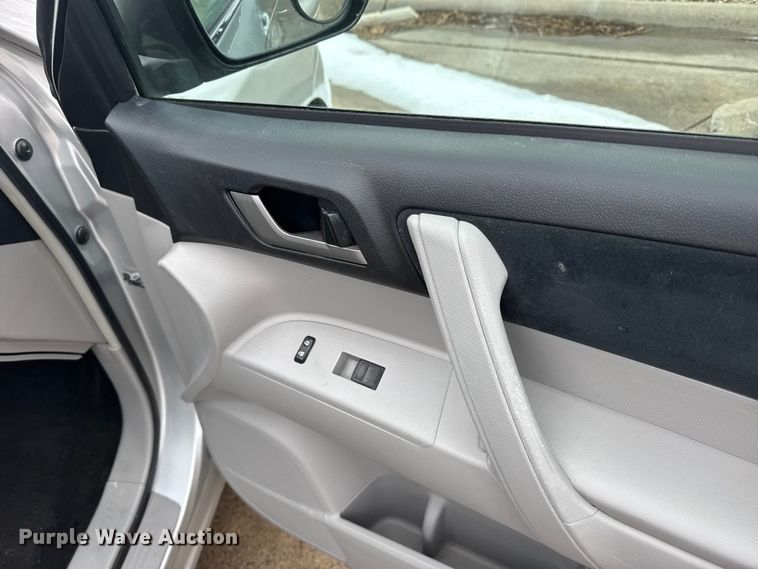 image for item FB0663 2012 Toyota Highlander SUV