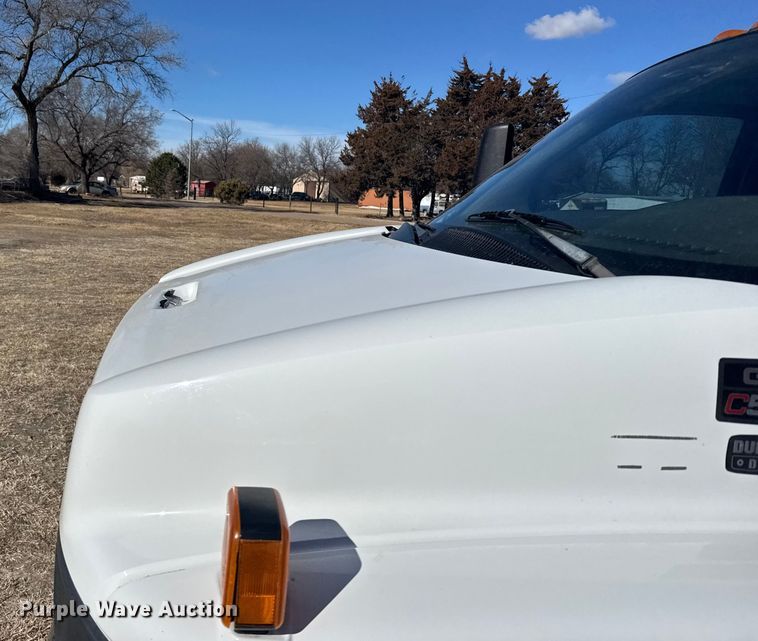 image for item FB0726 2007 GMC C5500 pickup truck