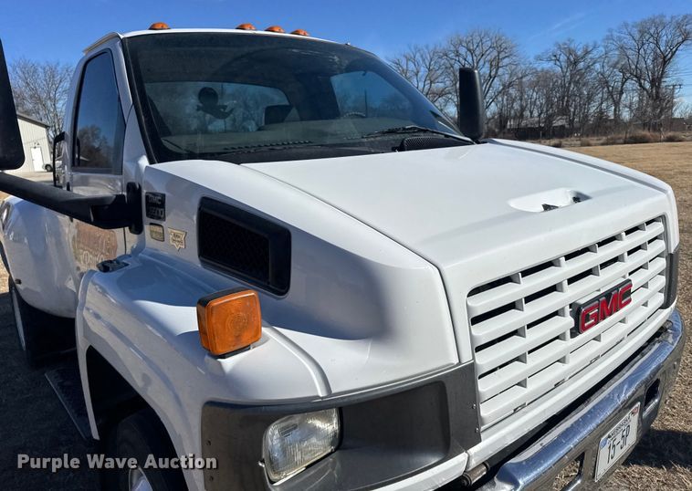 image for item FB0726 2007 GMC C5500 pickup truck