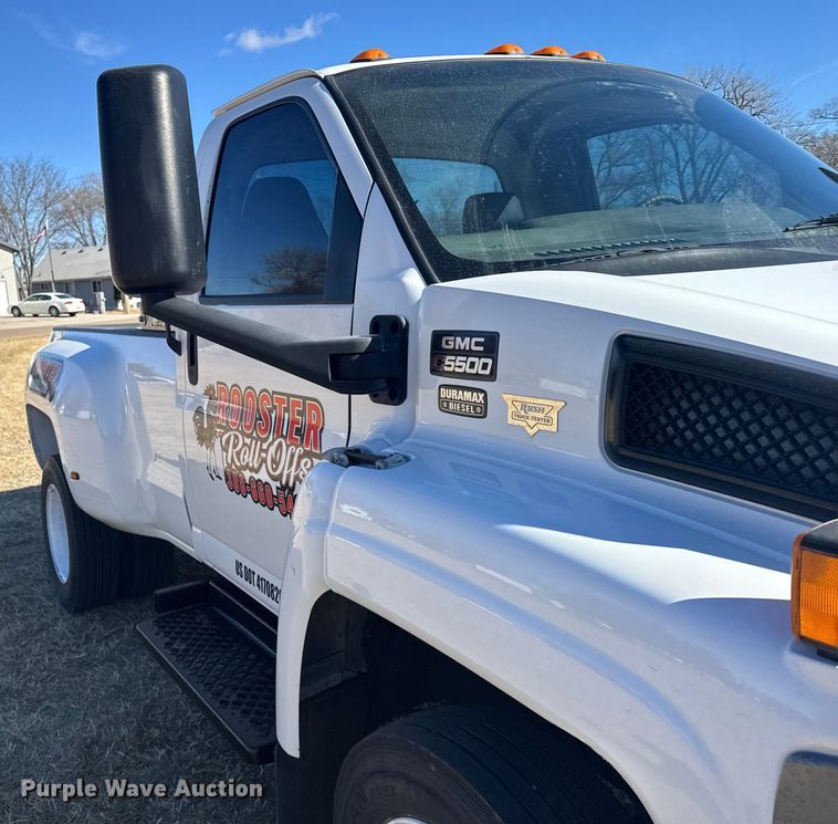 image for item FB0726 2007 GMC C5500 pickup truck