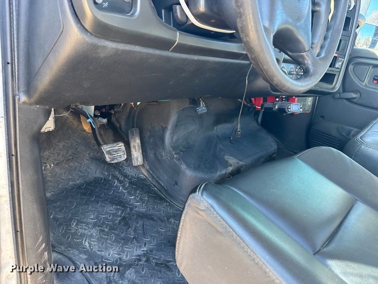 image for item FB0726 2007 GMC C5500 pickup truck