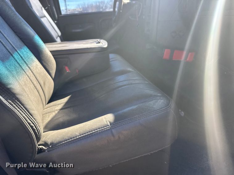 image for item FB0726 2007 GMC C5500 pickup truck