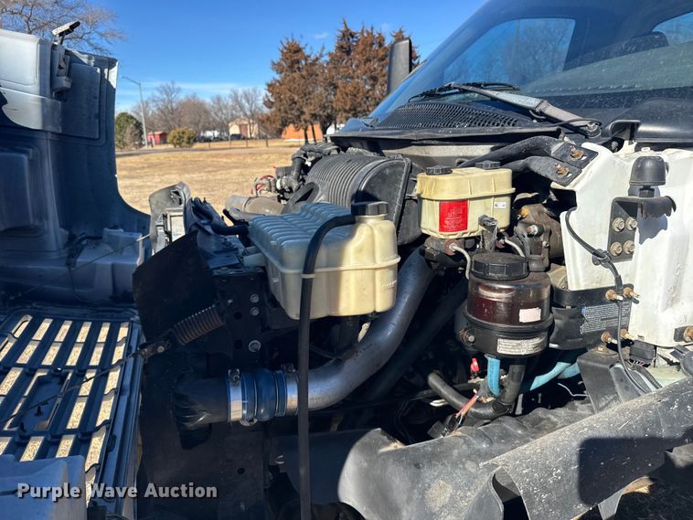 image for item FB0726 2007 GMC C5500 pickup truck