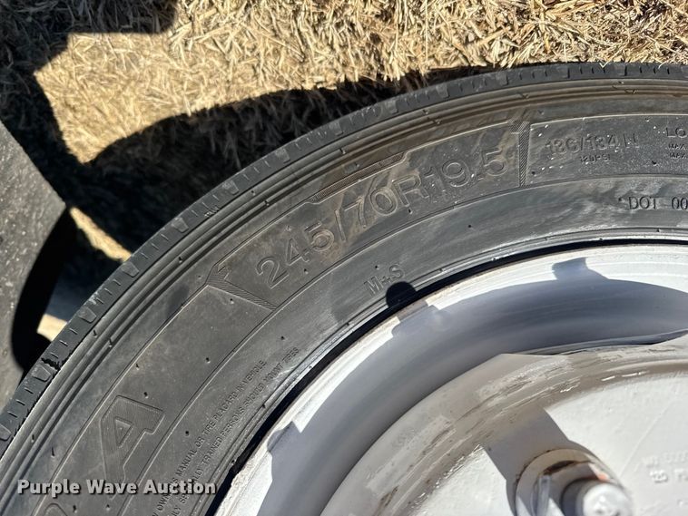 image for item FB0726 2007 GMC C5500 pickup truck