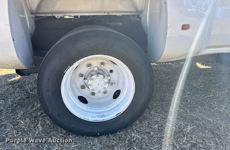 image for item FB0726 2007 GMC C5500 pickup truck