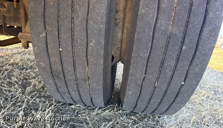 image for item FB0726 2007 GMC C5500 pickup truck