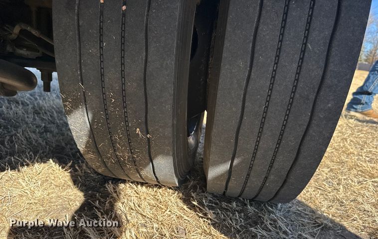 image for item FB0726 2007 GMC C5500 pickup truck