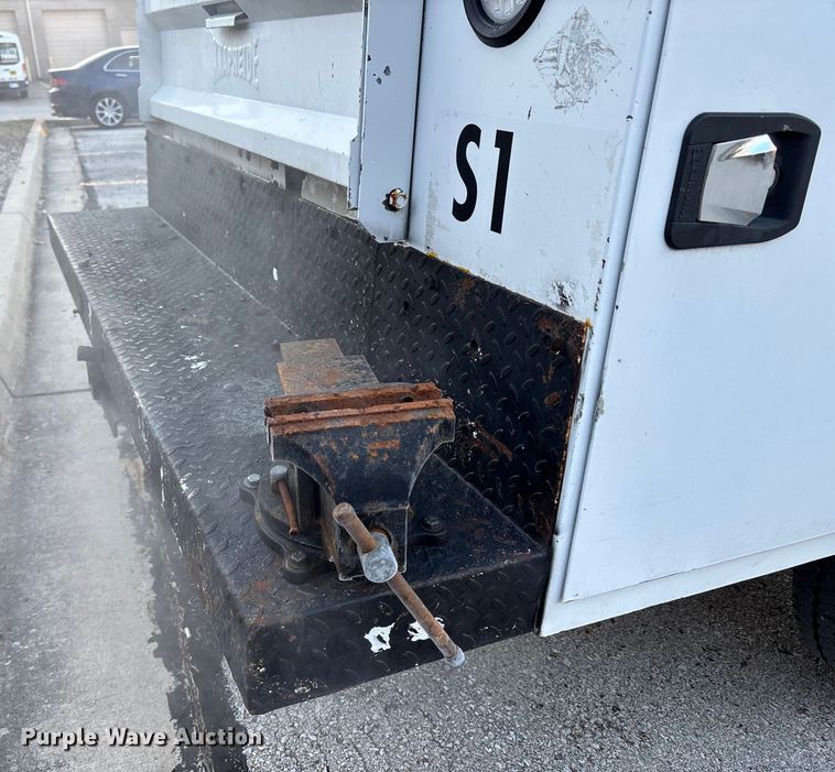 image for item FB3472 2015 Chevrolet Silverado utility bed pickup truck