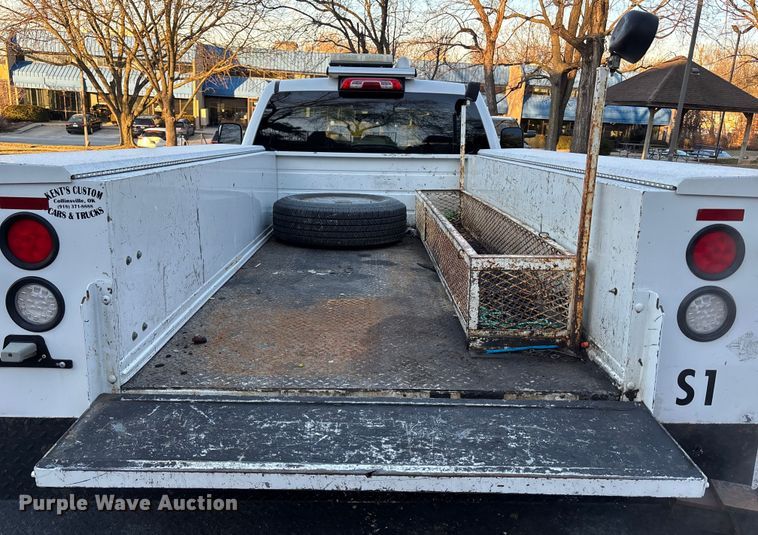 image for item FB3472 2015 Chevrolet Silverado utility bed pickup truck