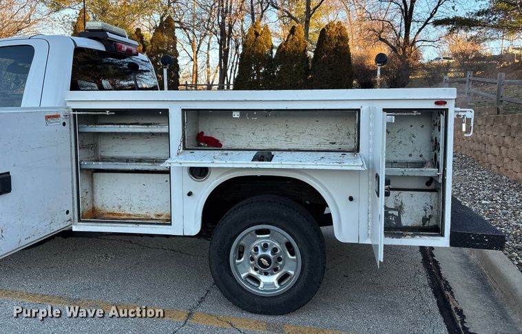 image for item FB3472 2015 Chevrolet Silverado utility bed pickup truck