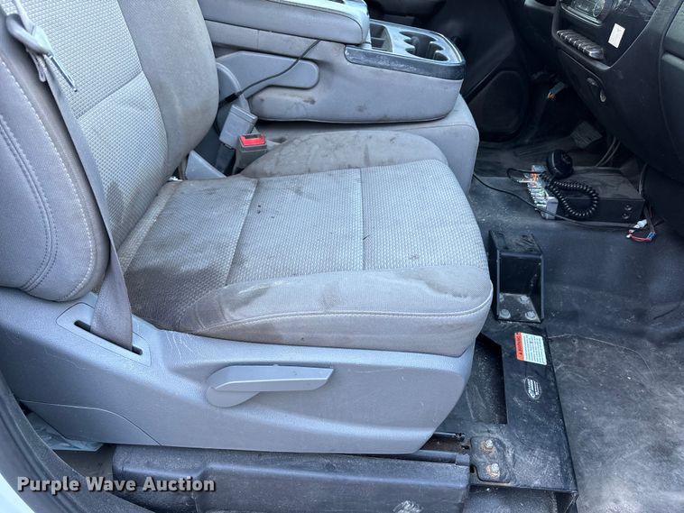 image for item FB3472 2015 Chevrolet Silverado utility bed pickup truck