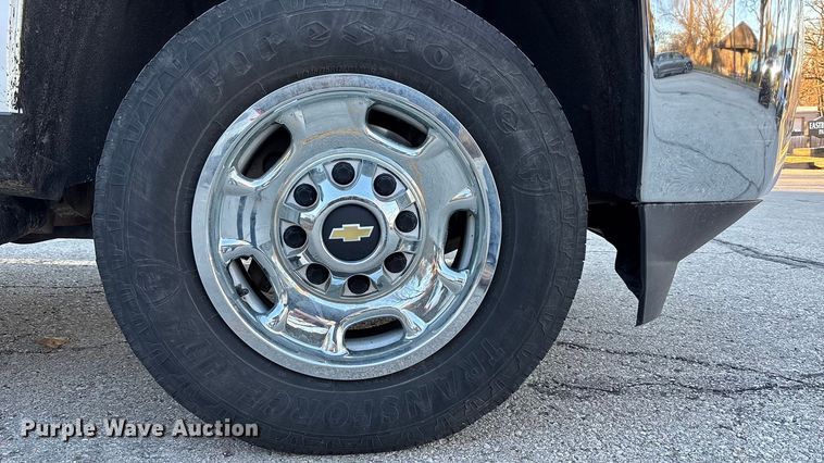 image for item FB3472 2015 Chevrolet Silverado utility bed pickup truck