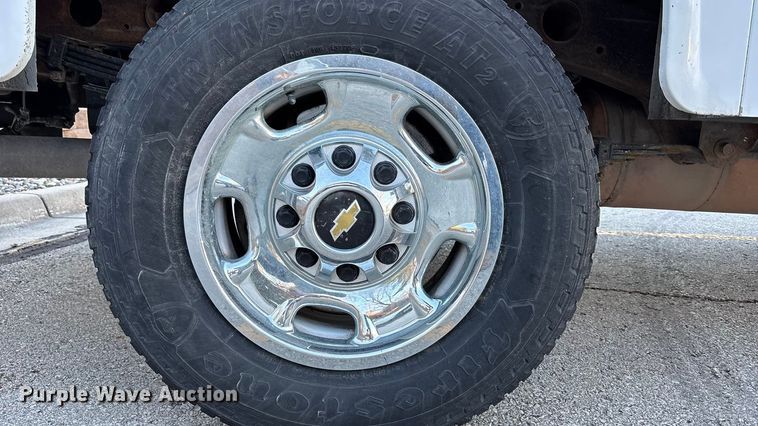 image for item FB3472 2015 Chevrolet Silverado utility bed pickup truck