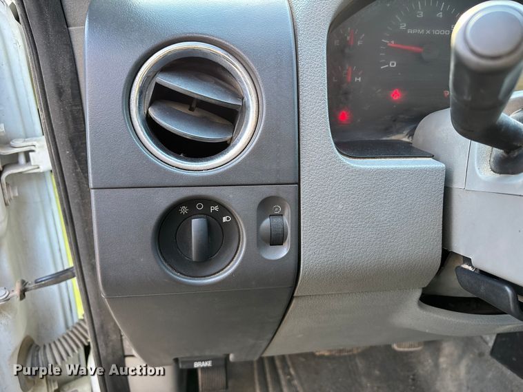 image for item FB3479 2007 Ford F150 Crew Cab pickup truck