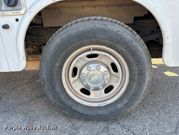 image for item FB5478 2012 Ford F250 Super Duty utility bed pickup truck