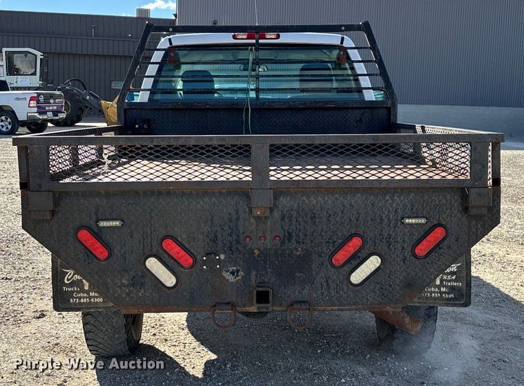 image for item FG0014 2007 Chevrolet Silverado 2500HD flatbed pickup truck