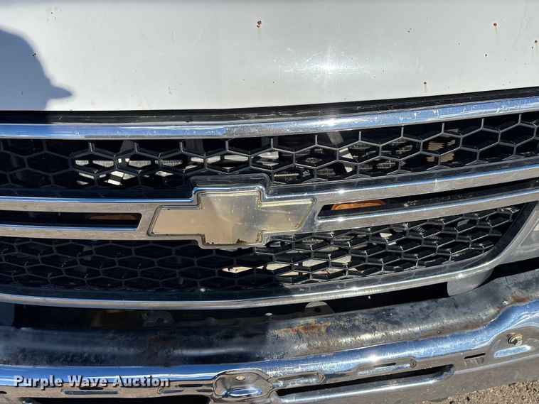 image for item FG0014 2007 Chevrolet Silverado 2500HD flatbed pickup truck