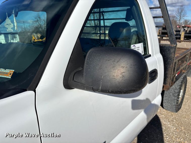 image for item FG0014 2007 Chevrolet Silverado 2500HD flatbed pickup truck