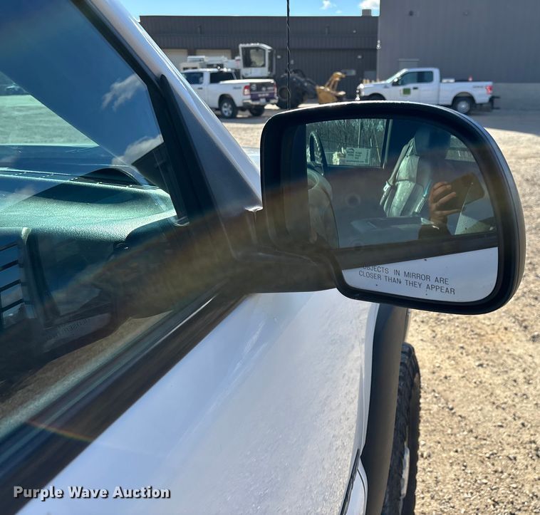 image for item FG0014 2007 Chevrolet Silverado 2500HD flatbed pickup truck