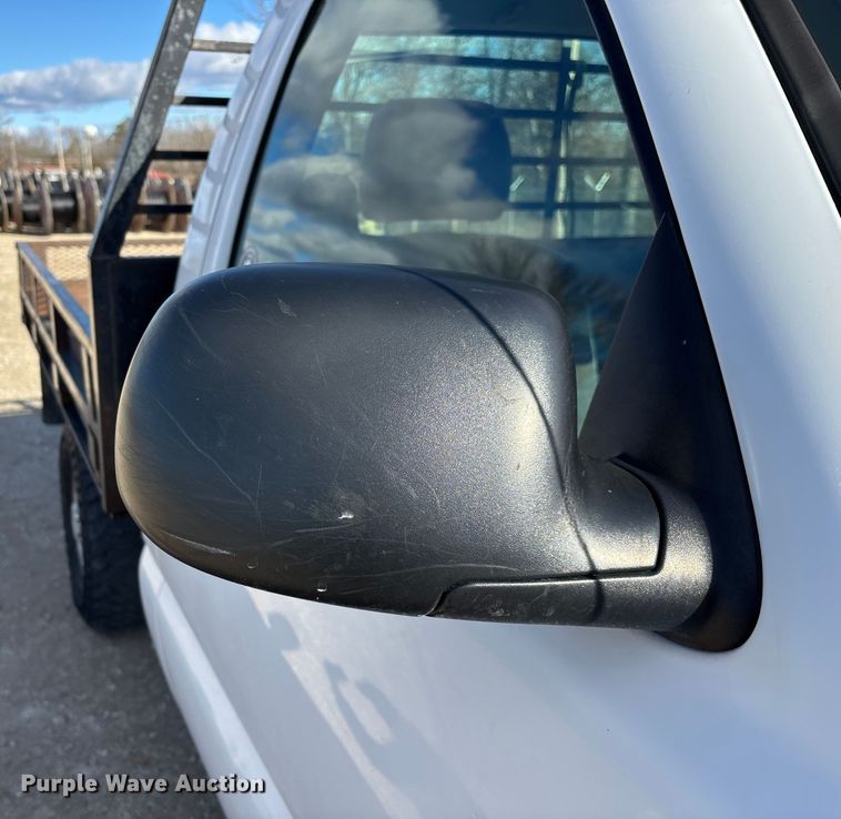 image for item FG0014 2007 Chevrolet Silverado 2500HD flatbed pickup truck