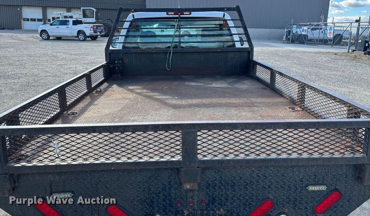 image for item FG0014 2007 Chevrolet Silverado 2500HD flatbed pickup truck