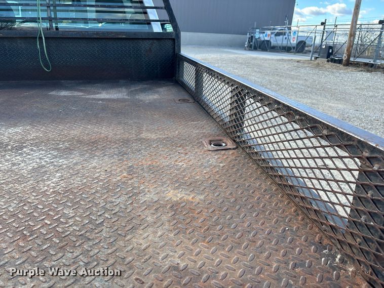 image for item FG0014 2007 Chevrolet Silverado 2500HD flatbed pickup truck