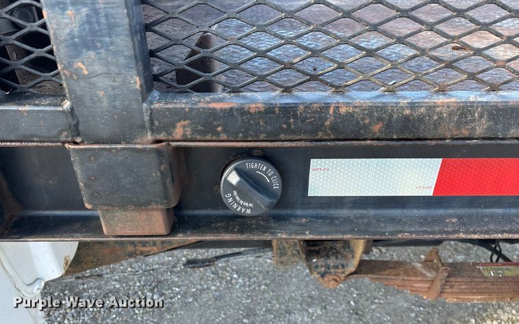 image for item FG0014 2007 Chevrolet Silverado 2500HD flatbed pickup truck