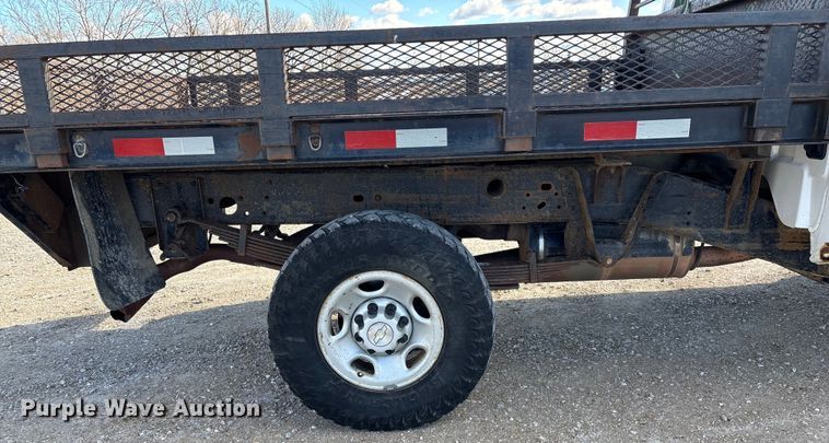 image for item FG0014 2007 Chevrolet Silverado 2500HD flatbed pickup truck