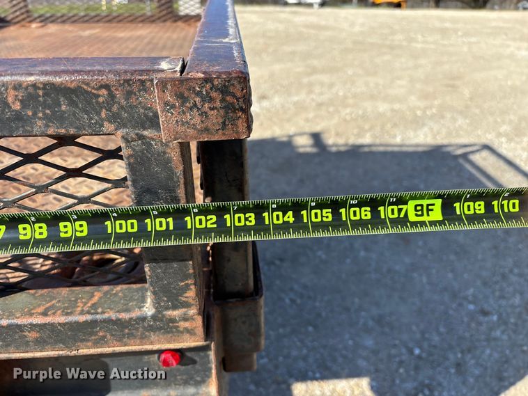 image for item FG0014 2007 Chevrolet Silverado 2500HD flatbed pickup truck